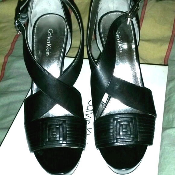 Calvin Klein BLK Sz 8M Sunshyne Platform Sandals - Picture 2 of 4